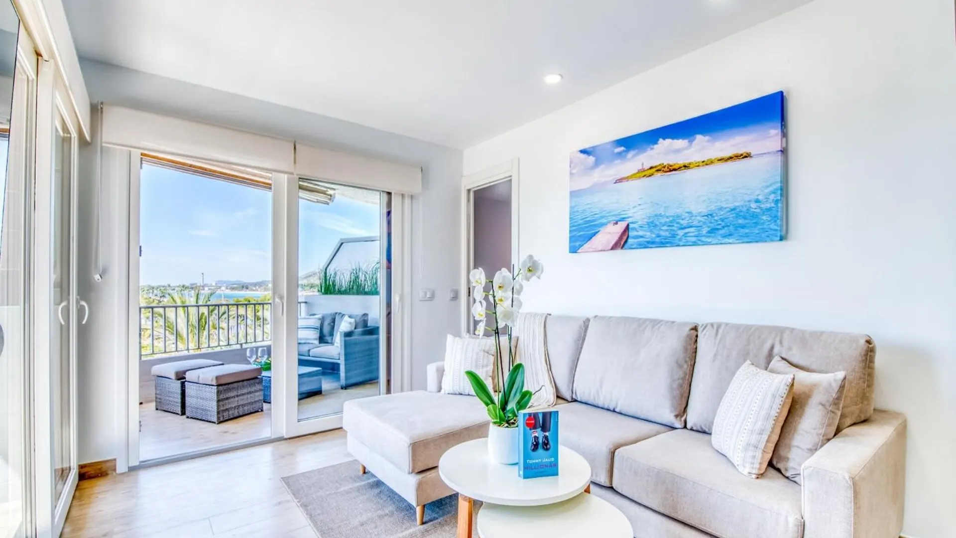 Apartment In Alcudia With Sea Views